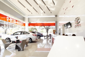 โชว์รูม โตโยต้า เค.มอเตอร์ส สาขา วิภาวดี 60 - Toyota K.Motors