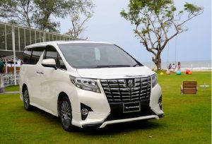 Toyota Vellfire vs Toyota Alphard หรูหรา สบายได้อีก