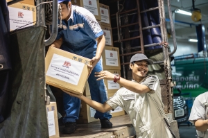 เค.มอเตอร์ส ร่วมน้ำใจ มอบสิ่งของบริจาคให้ผู้ประสบภัยจ.อุบลฯ