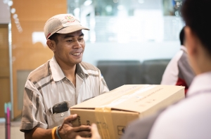 เค.มอเตอร์ส ร่วมน้ำใจ มอบสิ่งของบริจาคให้ผู้ประสบภัยจ.อุบลฯ