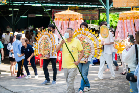 ร่วมถวายกฐิน