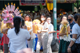 ร่วมถวายกฐิน