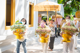 ร่วมถวายกฐิน