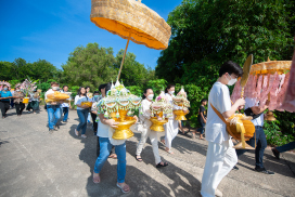 ร่วมถวายกฐิน