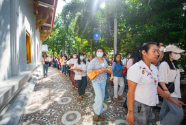 ร่วมถวายกฐิน