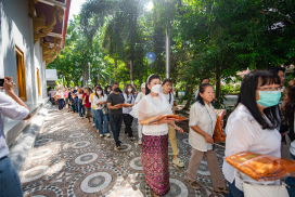 ร่วมถวายกฐิน