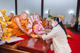 ร่วมถวายกฐิน