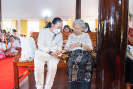 ร่วมถวายกฐิน