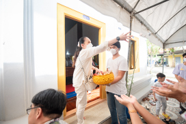 ร่วมถวายกฐิน