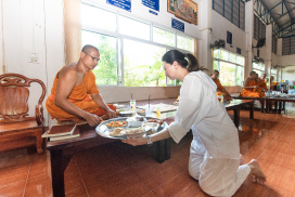 ร่วมถวายกฐิน