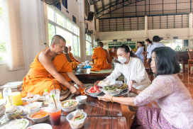 ร่วมถวายกฐิน