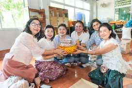 ร่วมถวายกฐิน